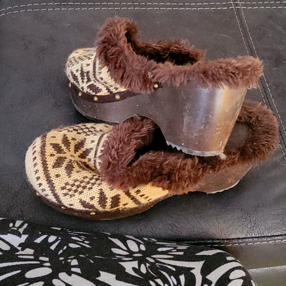 Clogs - Picture 3 of 3